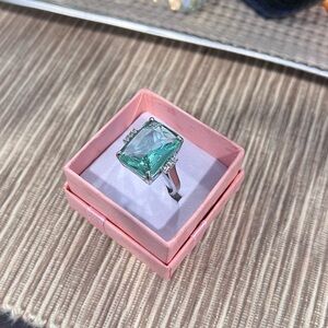 Elegant Silver and Green Gemstone Ring